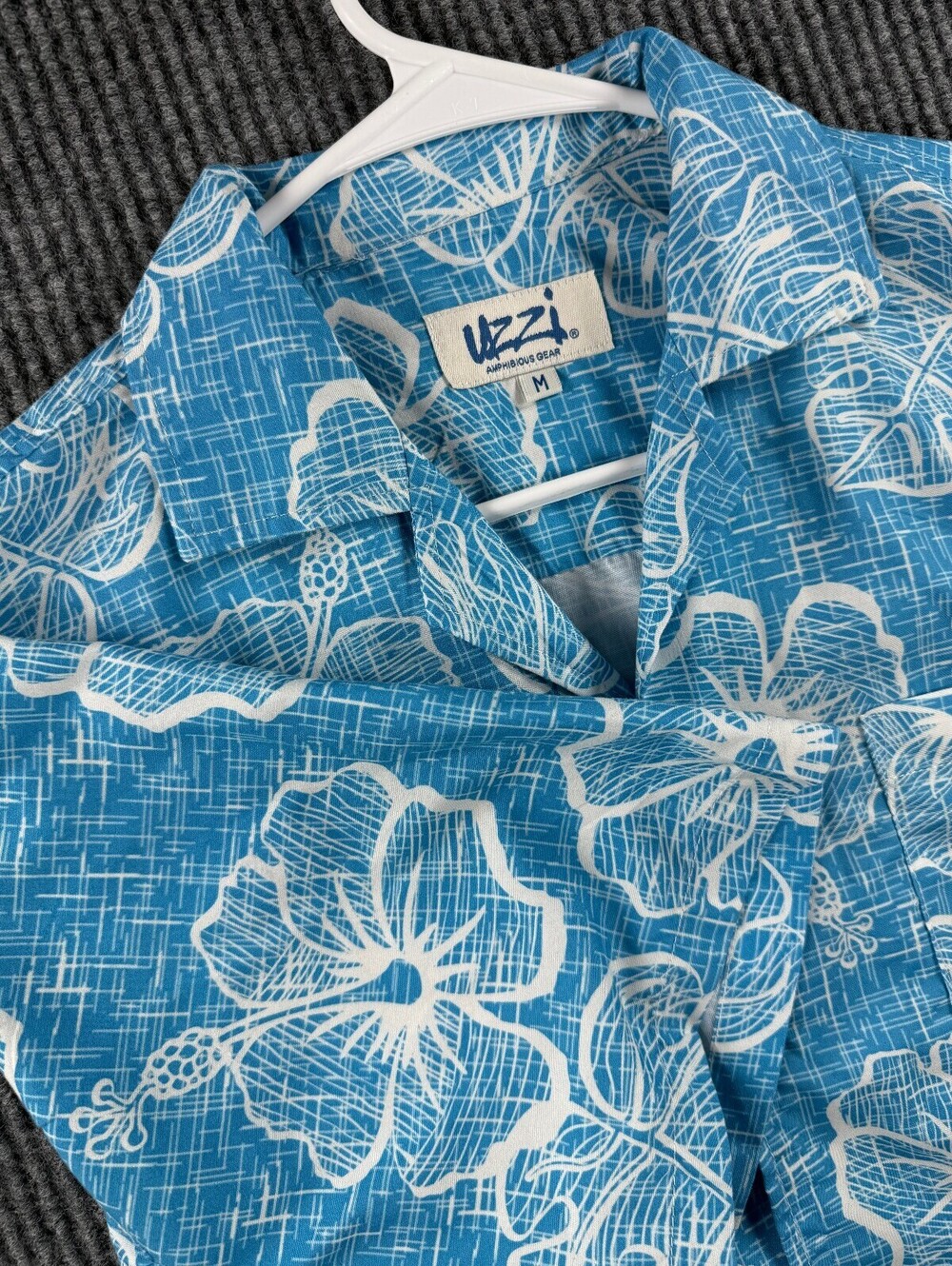 UZZI Amphibious Gear Button Up Shirt Mens M Blue White Alhoha Beach Resortwear